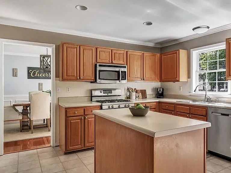 9419 Charter Gate Dr — Photo 10