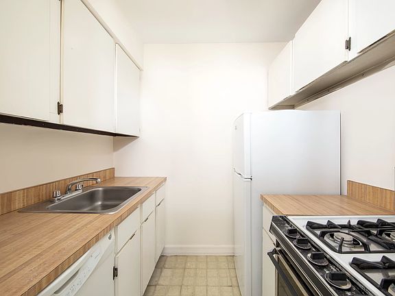 3rd image of 61 E 77th St APT 8F