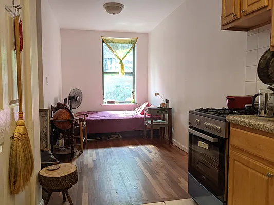 Rented by New York Realty | media 10