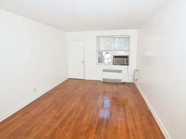 34-30 Corporal Kennedy Street image 13 of 19