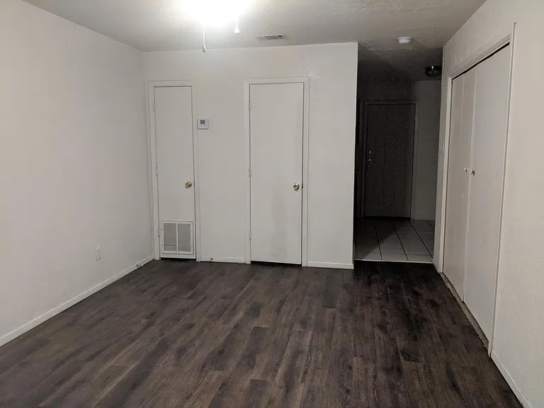 1110 Leslie Cir — Photo 5