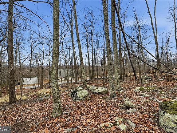 3rd image of 62 Fawn Dr