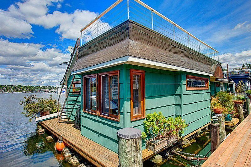 This 2nd-from-end position shows expansive open water views to the west and north towards the Aurora Bridge, Gas Works Park and surrounding neighborhoods.