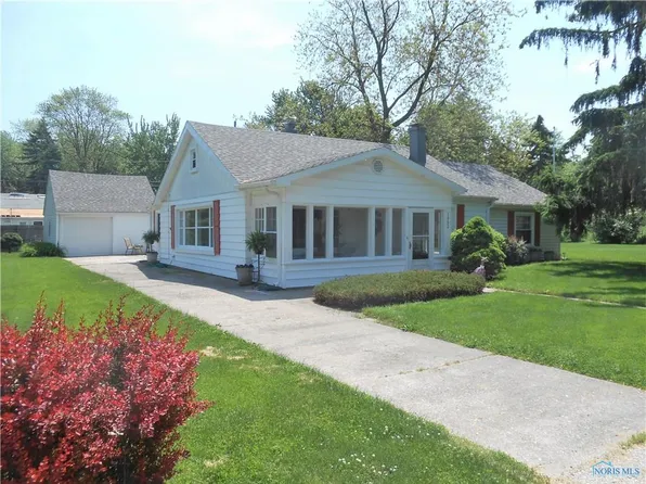 1862 Seaford Dr, Oregon, OH 43616