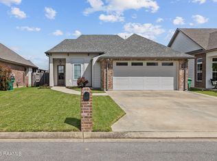 215 Whispering Meadows Rd, Broussard, LA 70518