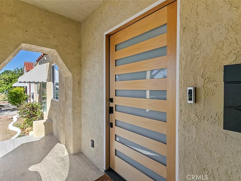 545 Ivy — Photo 3