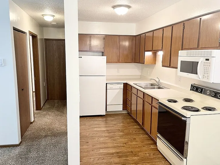 1111 E Iowa Ave — Photo 4