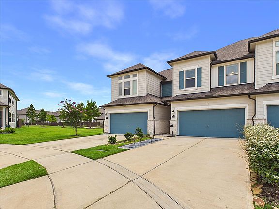 3rd image of 5530 Clarendon Hills Ct
