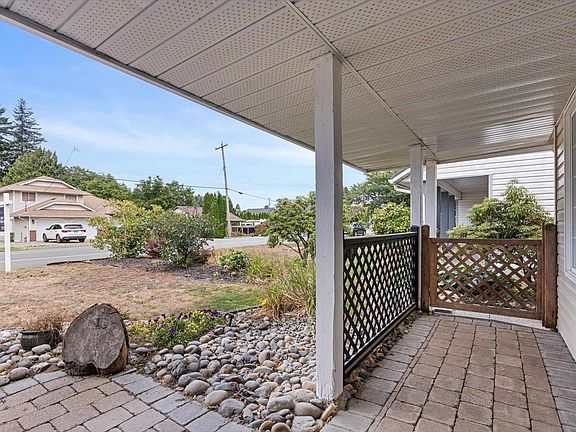 4th image of 45470 Spruce Dr