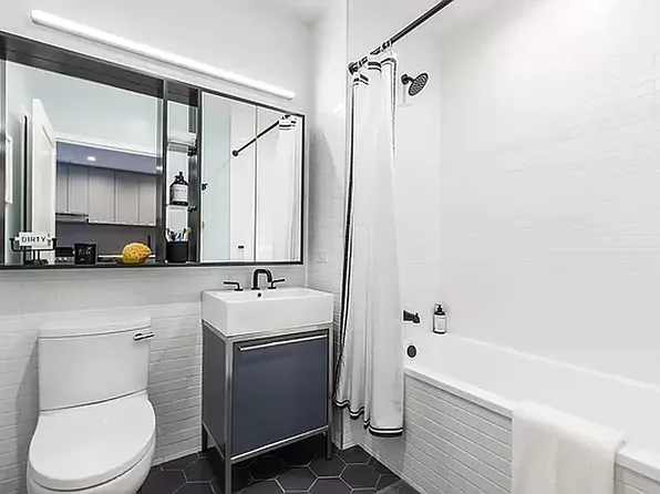 176 Woodward Avenue image 7 of 17