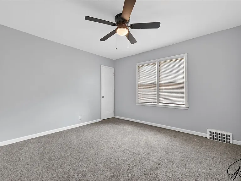 16212 Maddelein St — Photo 12