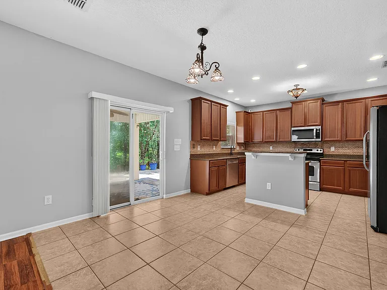 112 Kildrummy Ct — Photo 16