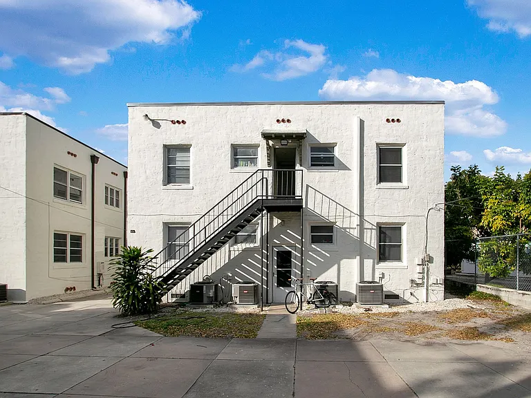 714 E Harwood St — Photo 8