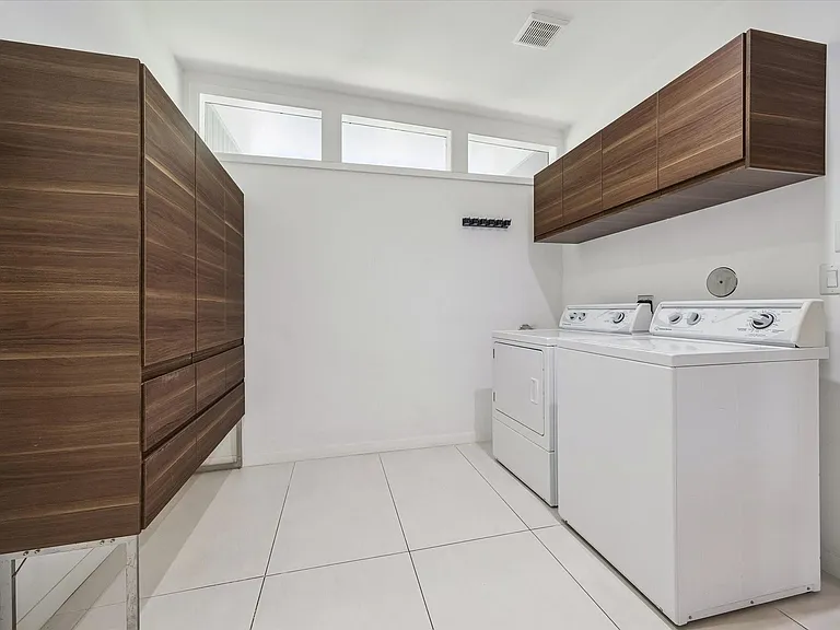 9769 Oak Point Dr — Photo 26