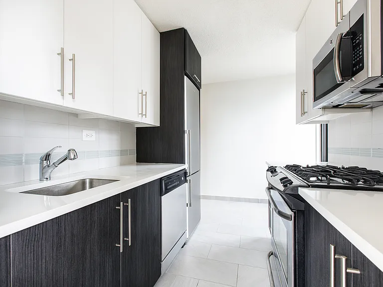 300 E 34th St #27K — Photo 17