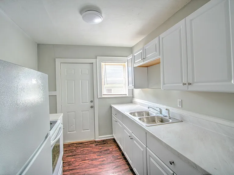 1011 E Ellerbee St #A — Photo 5