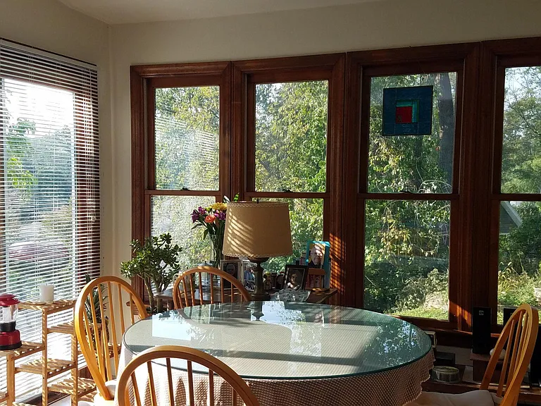29 Robins Ln — Photo 2