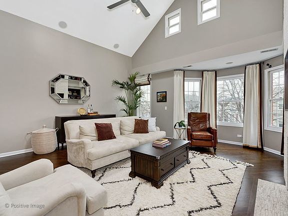 3rd image of 3219 N Clifton Ave #3