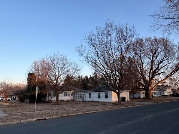 210 Shakopee Ave E, Shakopee, MN 55379