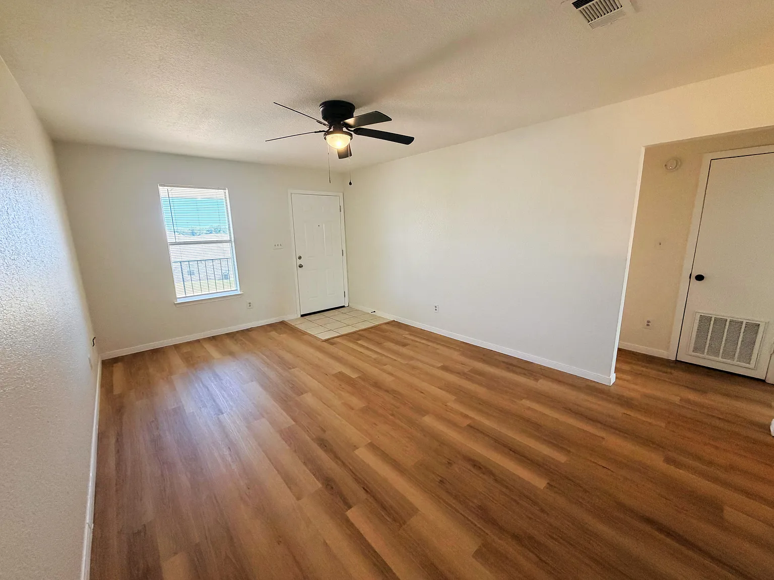 2 bed, 895 sqft, $1,250 — Photo 3