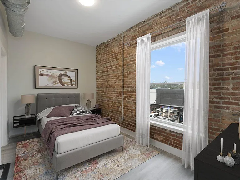 792 W Montrose St #205 — Photo 8