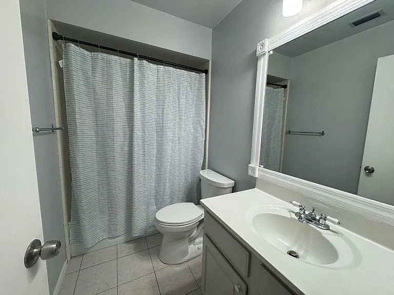 738 SW Ravenswood Ln — Photo 7