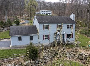 12 Highland Ave, Andover, NJ 07821