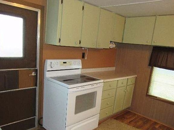 3rd image of 480 W Lake Dr