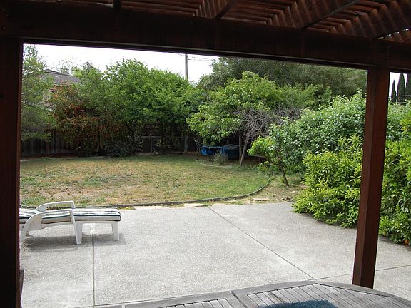 3rd image of 1130 White Cliff Dr