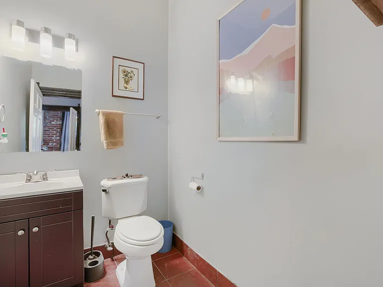 2761 Welton St — Photo 10
