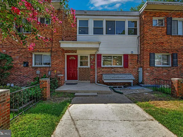 915 E Meadows Ct, Oxon Hill, MD 20745