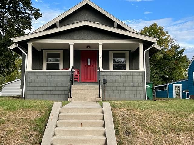 Front of House from sidewalk.