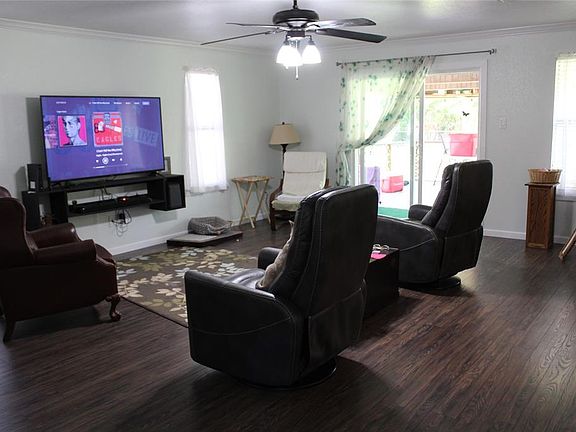 2nd image of 315 N Avenue J