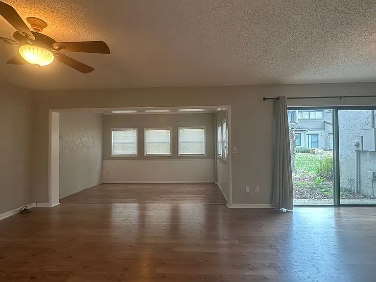 1532 N Carolwood Blvd — Photo 20