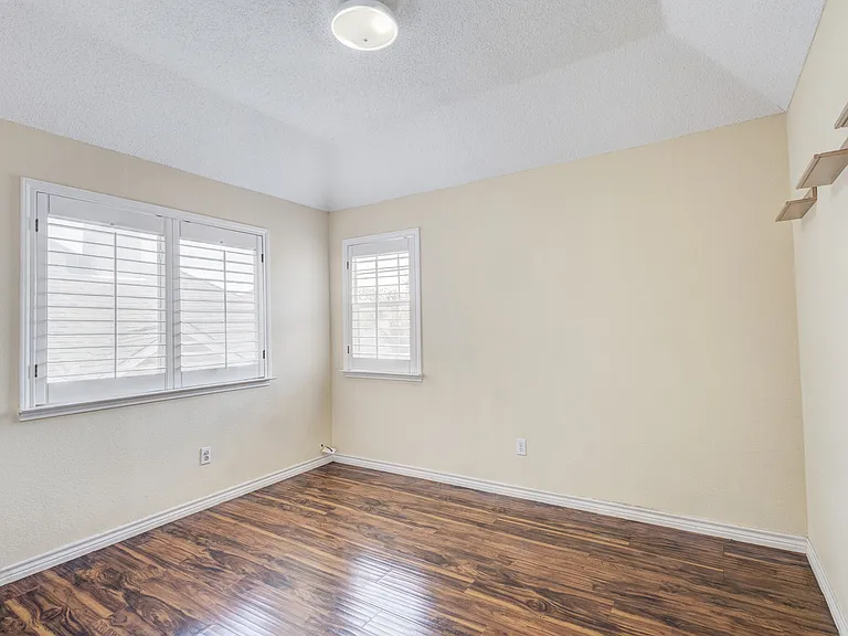 1726 Northampton Dr — Photo 19