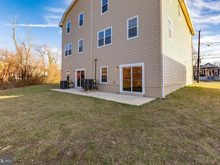5044 Meade St NE — Photo 33