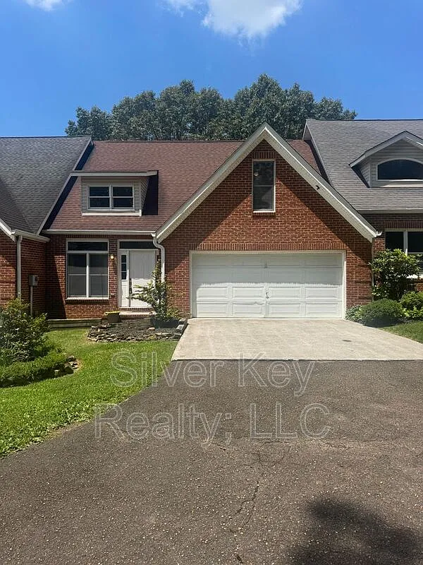3 bed, 2.5 bath, $1,695 — Photo 1