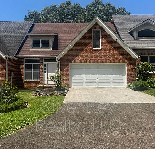 136 S Matlock Ave — Photo 1