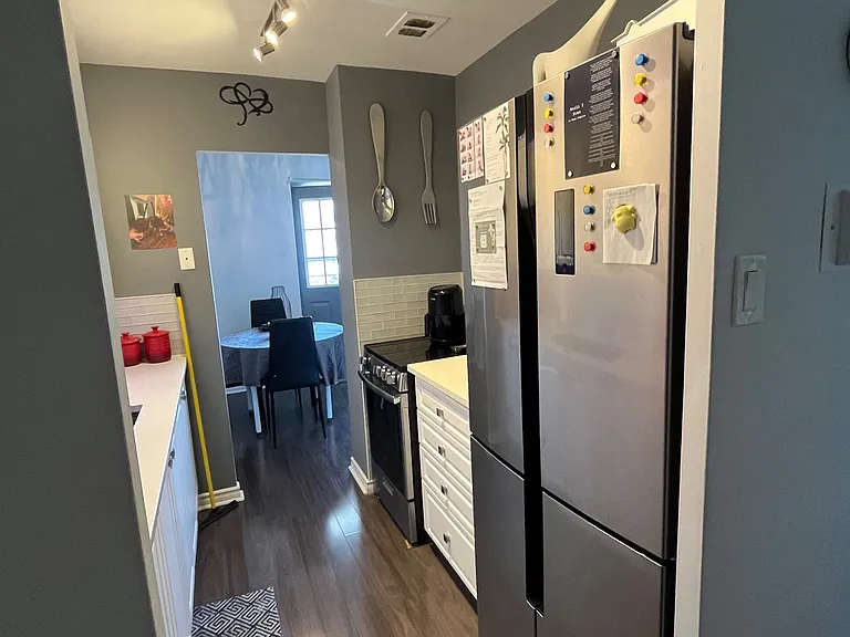 2485 Woking Cres #303 — Photo 3