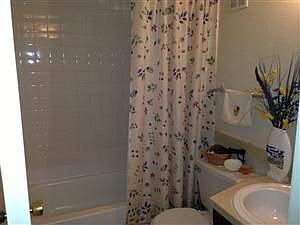 2nd image of 2957 Park Square Dr