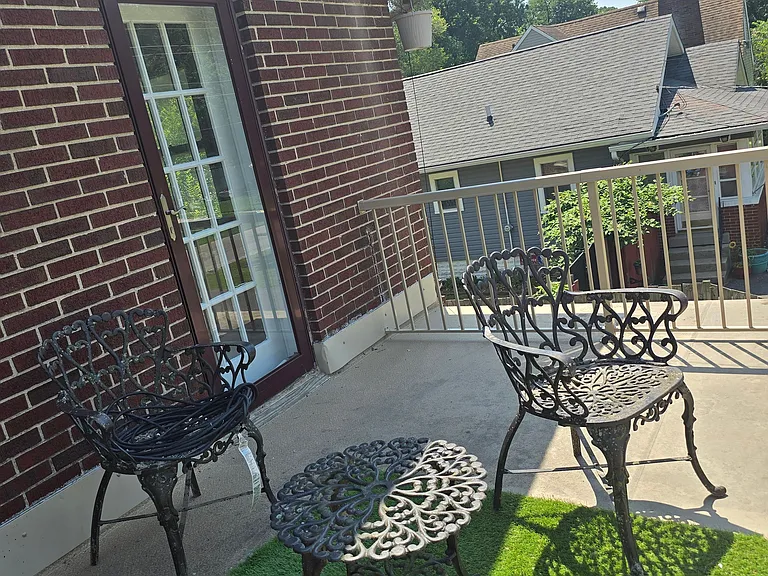 1639 Lawrence Ave — Photo 8