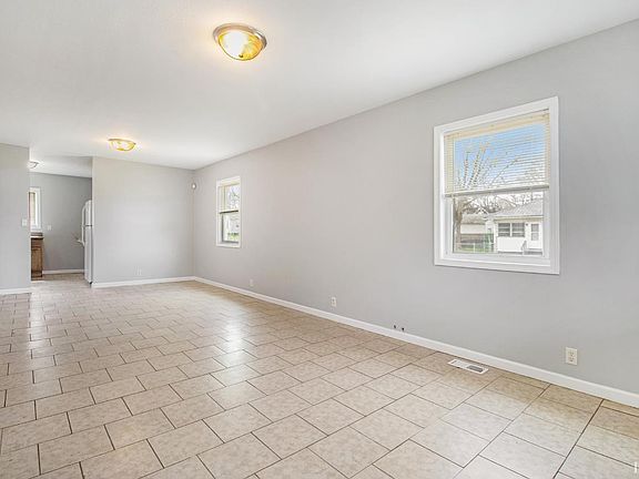 4th image of 1622 Elwood Ave