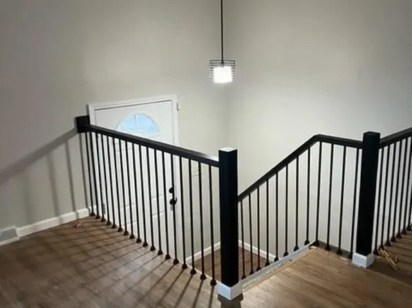 9924 W 52nd St, Merriam, KS 66203