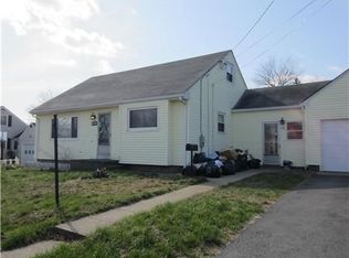 75 Kenyon Rd, Tiverton, RI 02878