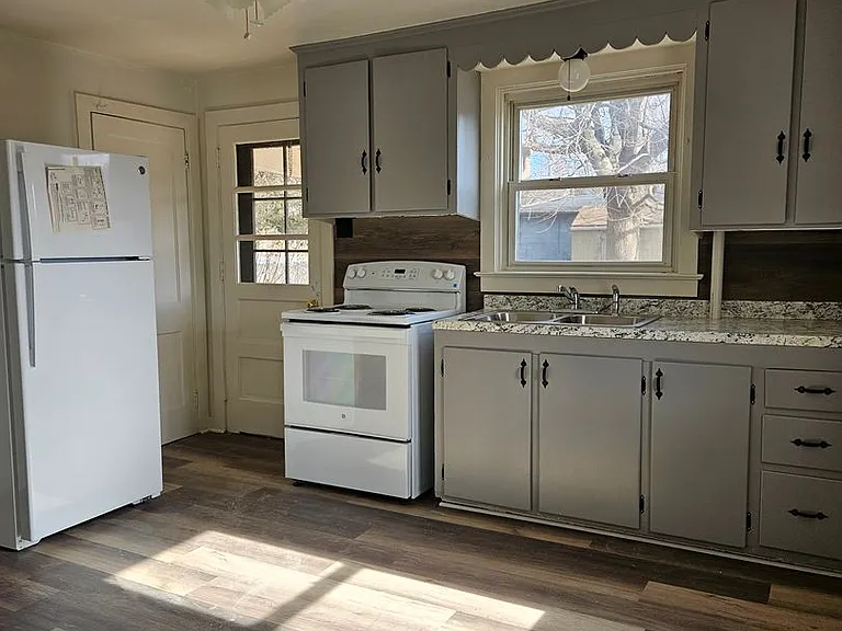 101 N Forrest St — Photo 2