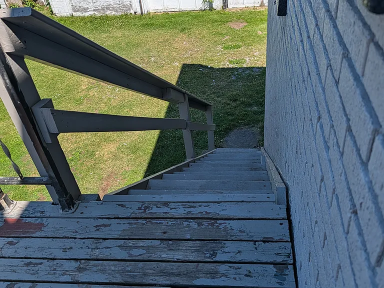 508 Harbor St #UPSTAIRS — Photo 8