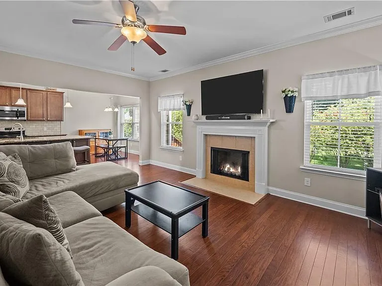 498 Waverly Ln — Photo 17