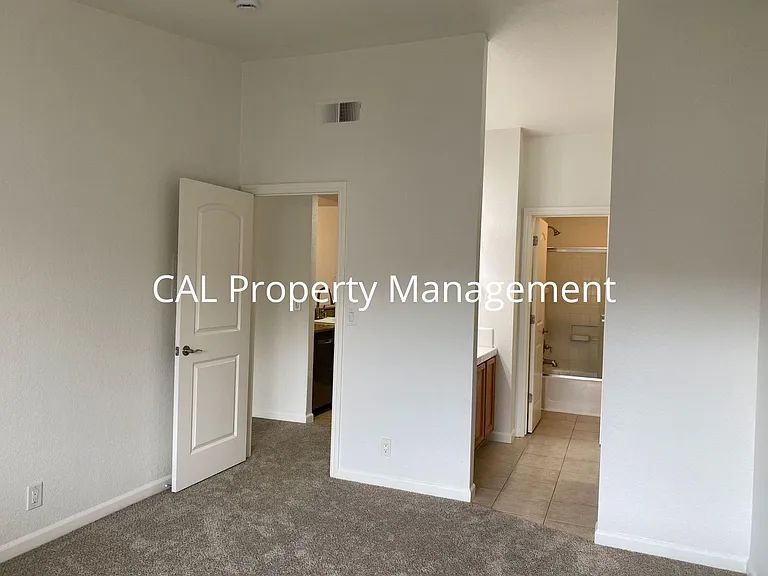 405 Tyler Pl #P — Photo 11