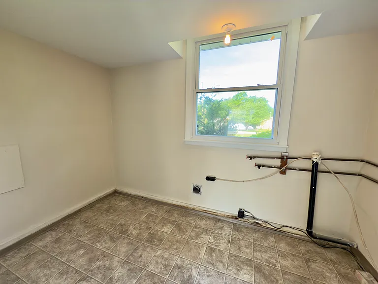 222 Yorktown Rd — Photo 32