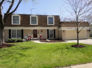 1030 Mayfair Dr, Libertyville, IL